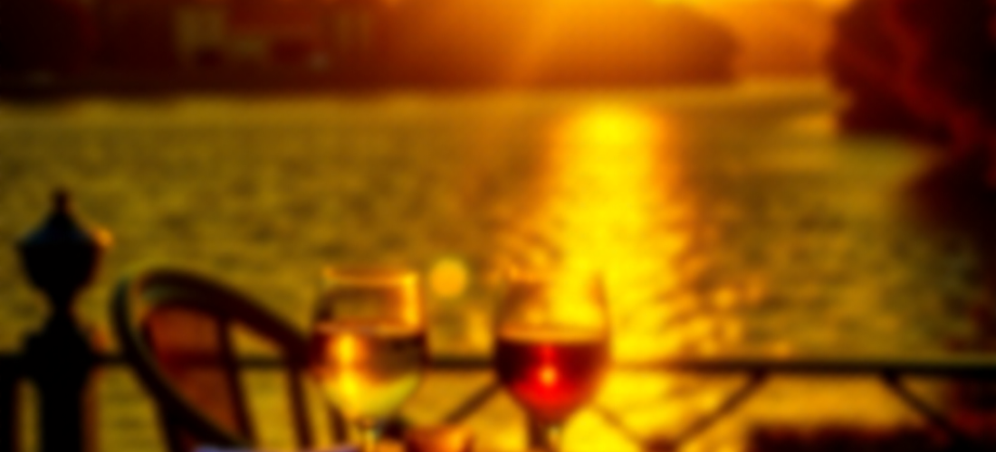 Restaurant Vichy lac Allier -- terrasse au bord de l'eau par Lola Sunset