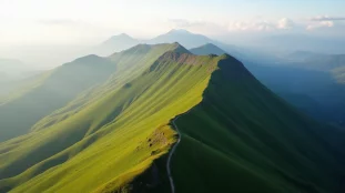 Vue aérienne du Puy de Dôme et de la Chaîne des Puys en Auvergne, idéale pour une volcan Auvergne visite depuis Vichy